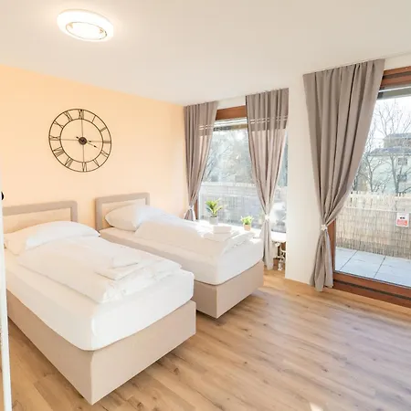 Range - Penthouse - Wlan - Parkplatz - Kueche - Balkon - Klima - 1-5 Personen Fellbach