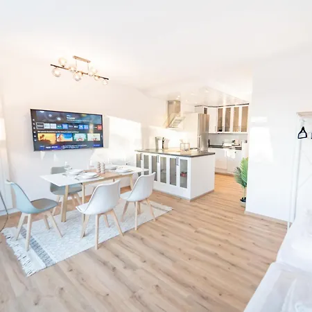 Range - Penthouse - Wlan - Parkplatz - Kueche - Balkon - Klima - 1-5 Personen Apartment Fellbach